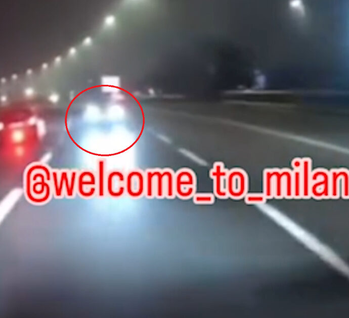 Auto contromano in tangenziale a Milano, il video del terribile frontale: due feriti