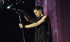 Copertina di “È ora di iniziare a pretendere dagli uomini la capacità di non essere violenti”: Alessandra Amoroso torna live dopo due anni con e per le donne a Milano