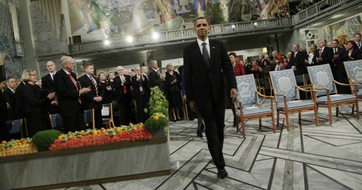 Quindici anni fa il Nobel sulla fiducia a Barack Obama: un premio che poi non seppe meritarsi