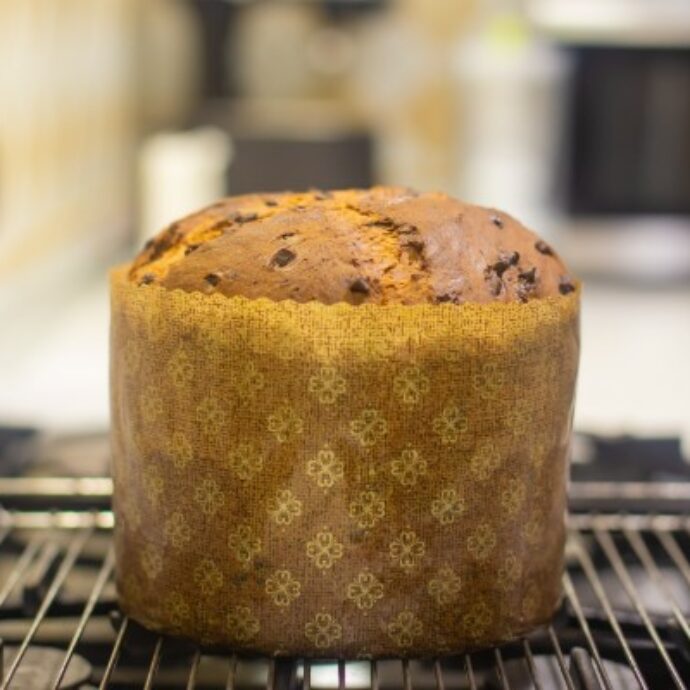 Dona un panettone a tutti i senzatetto del centro ma precisa: “Voglio restare anonimo, non voglio che chi mi conosce pensi al mio gesto come un modo per farmi pubblicità”