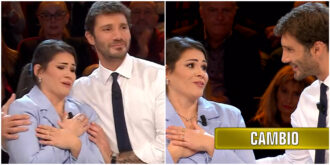 Copertina di “Sto morendo, sto tremando”: Roberta scoppia in lacrime ad Affari Tuoi, ma Stefano De Martino la abbraccia e la consola. Ecco cos’è successo