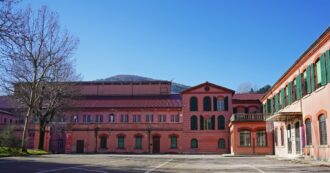 Copertina di Fine di un’epoca: la cartiera Giano di Fabriano produce l’ultima bobina di carta per ufficio. 174 dipendenti in cassa integrazione