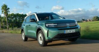 Copertina di Opel Frontera, la prova de Il Fatto.it – Elettrica o ibrida, quel che serve per la città – FOTO