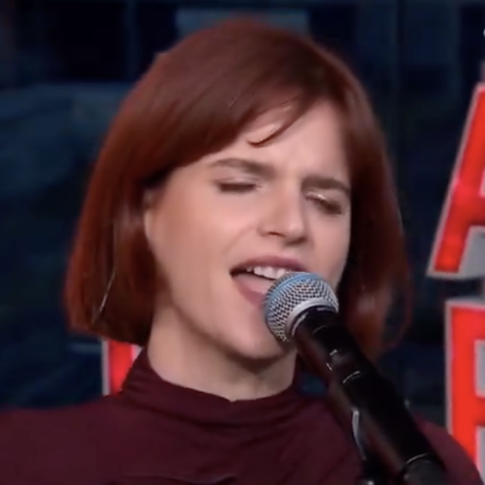 Chiara Galiazzo canta la sua canzone “Valore” che è stata scartata al Festival di Sanremo 2025. I fan sui social si ribellano: “Non meritava l’esclusione”