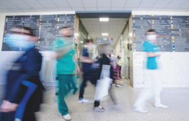 Copertina di Trapani, lo scandalo degli esami istologici in ritardo: "Ecco perché mio padre morirà per un cancro curabile"