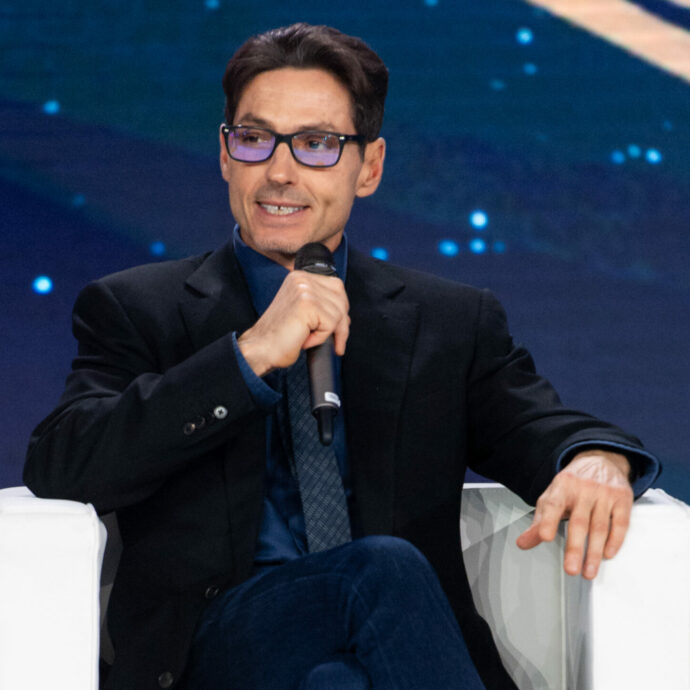 Evoluzione a Mediaset: “Striscia la Notizia” parte a novembre, “Paperissima” su Italia1 e si sperimenta in estate con “La ruota della fortuna” e “Sarabanda”