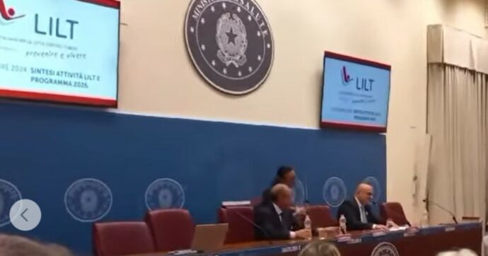 “Un astrologo a un evento sulla lotta contro il cancro in una sala del ministero della Salute”, la protesta degli scienziati