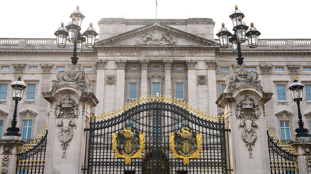 exit queen il romanzo che ha anticipato l8217arrivo di un premier inglese del nord che vuole rivoluzionare il paese da Ilfattoquotidiano.it exit queen il romanzo che ha anticipato l8217arrivo di un premier inglese del nord che vuole rivoluzionare il paese