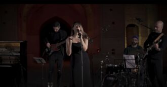 Copertina di Liberata Parastoo Ahmadi, cantante iraniana che aveva pubblicato un video senza hijab