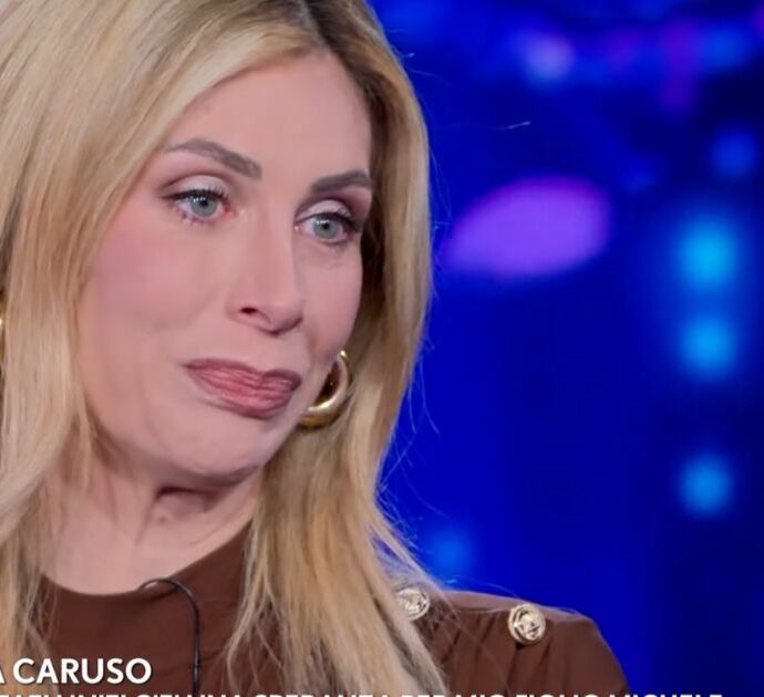 Paola Caruso: “Mio figlio Michele dovrà operarsi di nuovo, è la mia ultima speranza. Ho gli attacchi di panico, non dormo la notte. È difficile, ma devo farcela”