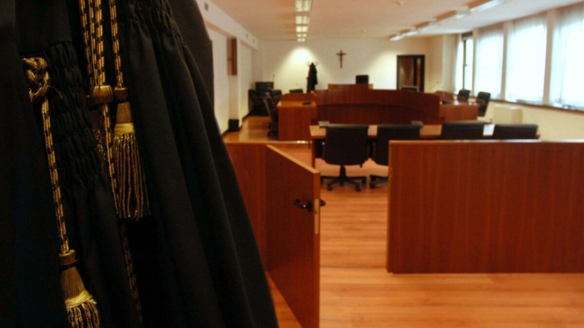 hydra il pentito francesco bellusci svela i rapporti con davide lacerenza e la champagneria dei senese a roma da Ilfattoquotidiano.it hydra il pentito francesco bellusci svela i rapporti con davide lacerenza e la champagneria dei senese a roma