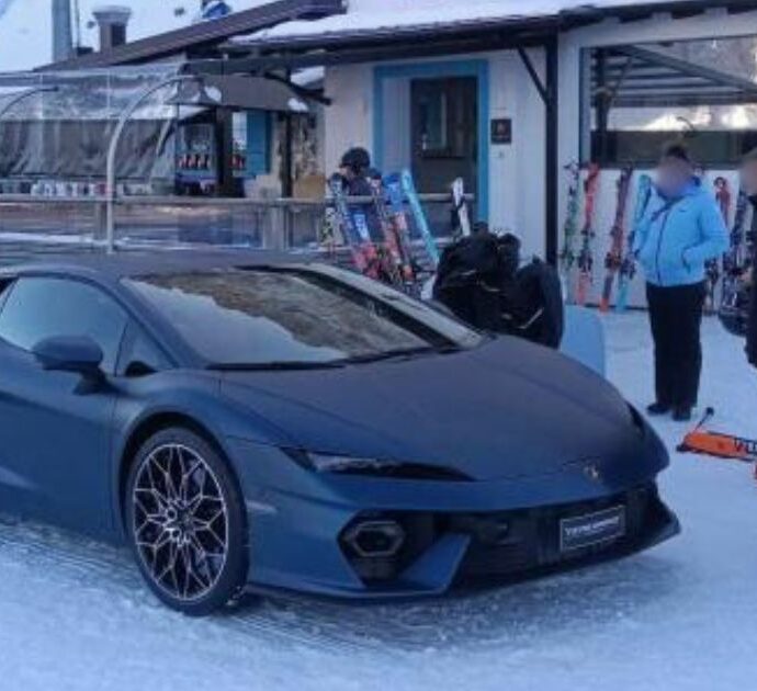 Lamborghini parcheggiate davanti al rifugio a 2mila metri sulle Dolomiti, l’ira degli ambientalisti: “Degrado più assoluto”. La replica: “Portate lì dal gatto delle nevi”