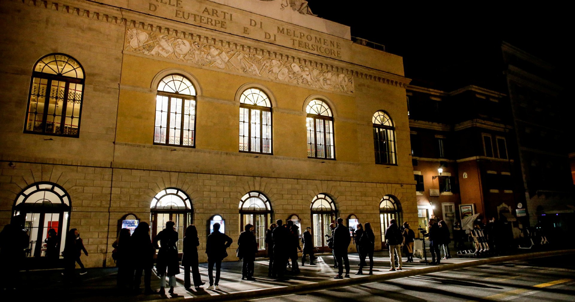 chiudono teatri storici poca qualità e destra pigliatutto tre notizie dal governo della cultura