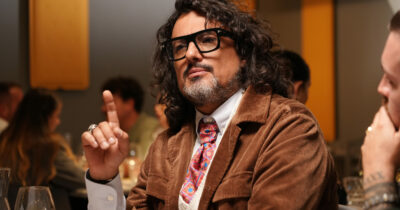 Copertina di “I bambini vanno accolti nei ristoranti, ma li teniamo lontani dalla coppia che vuole festeggiare l’anniversario”: le direttive di Alessandro Borghese