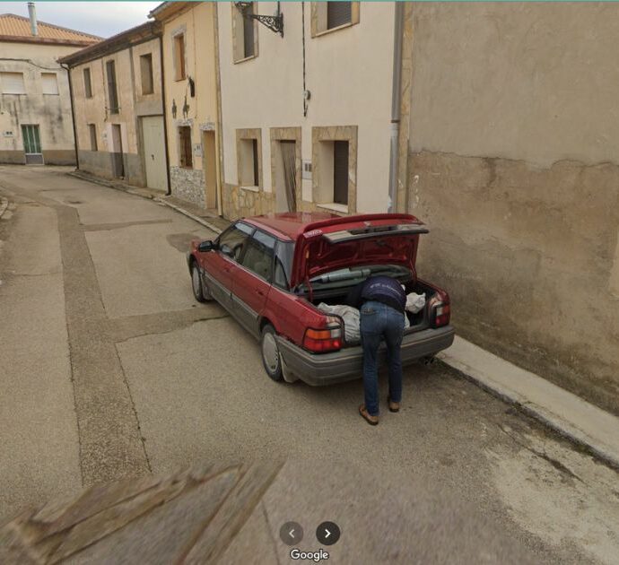 Killer scoperto grazie a Google Maps: il Lupo di Tajueco fotografato mentre carica un cadavere nell’auto