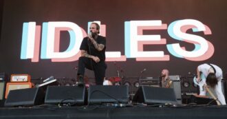 Copertina di Nove punti per capire gli Idles: il grido, l’energia, la comunità