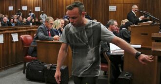 Copertina di La nuova fidanzata di Pistorius ricorda la ex uccisa, la sorella di Reeva Steenkamp: “È così malato da voler trovare una sosia?”