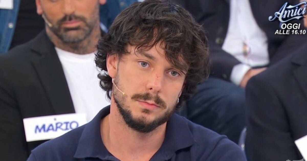 Michele Longobardi è stato cacciato da Uomini e Donne? L’indiscrezione: “Scriveva alle corteggiatrici con un profilo fake. Il tronista è uscito in lacrime”