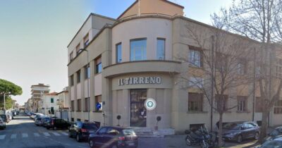 Copertina di La crisi de Il Tirreno tra tagli e “ritorsioni antisindacali”. Direttore sfiduciato perché “non ha pubblicato la notizia sulla capa di gabinetto di Giani”