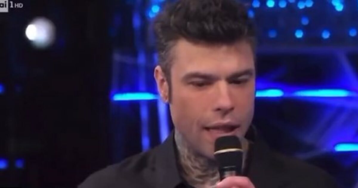 Fedez e la preoccupazione dei fan dopo l’apparizione su RaiUno: “Ma stai bene?”, “Prenditi cura di te”, “Dispiaciuta di vederlo così”