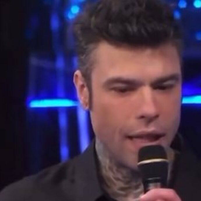 Fedez e la preoccupazione dei fan dopo l’apparizione su RaiUno: “Ma stai bene?”, “Prenditi cura di te”, “Dispiaciuta di vederlo così”