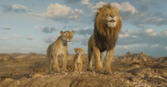 Copertina di Mufasa – Il Re Leone “squittisce ma non ruggisce”. In sala per le feste lo sbiadito prequel del franchise Disney