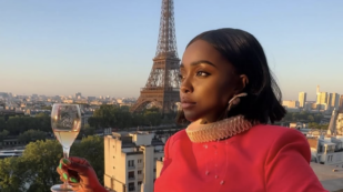 Copertina di “Ho avuto 1000 appuntamenti romantici, per me è un lavoro. Se gli uomini mi deludono, mando una mail automatica per scaricarli”: la storia di Suzan Mutesi