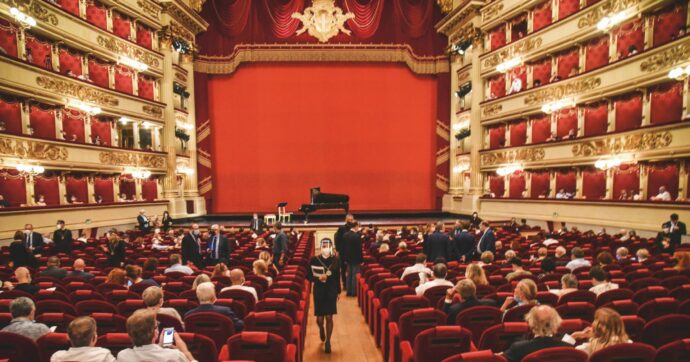 Copertina di Scala, striscioni pro-Palestina alla prova del concerto di Natale