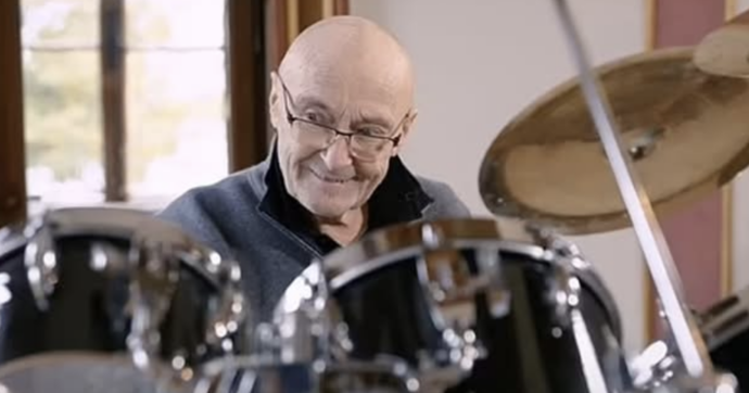 Copertina di Phil Collins: “Se un giorno mi svegliassi e riuscissi a tenere in mano le bacchette di nuovo, ci proverei. Ma sento come se avessi finito le mie miglia aeree”