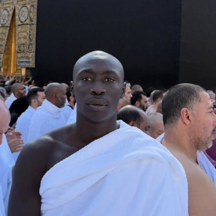 Khaby Lame a La Mecca: “Grazie Allah per essere la mia unica speranza” – Il video social