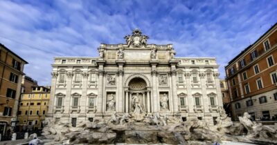 Copertina di Riapre la Fontana di Trevi, ma l’accesso sarà consentito solo a 400 persone per volta