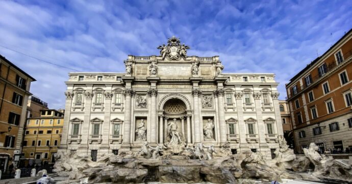 Riapre la Fontana di Trevi, ma l’accesso sarà consentito solo a 400 persone per volta