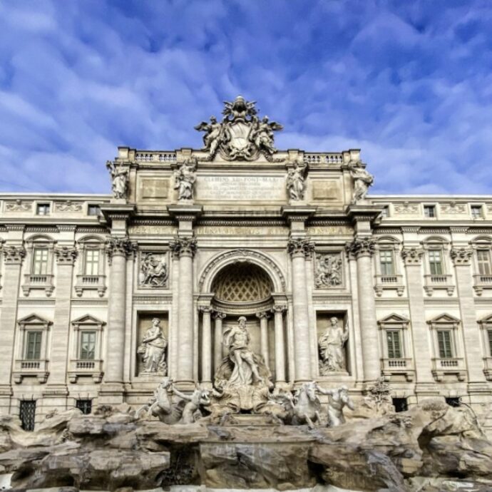 La Fontana di Trevi a pagamento da gennaio: due euro per visitarla. “Il ticket rappresenterebbe per le casse comunali di Roma un tesoretto da 20 milioni”
