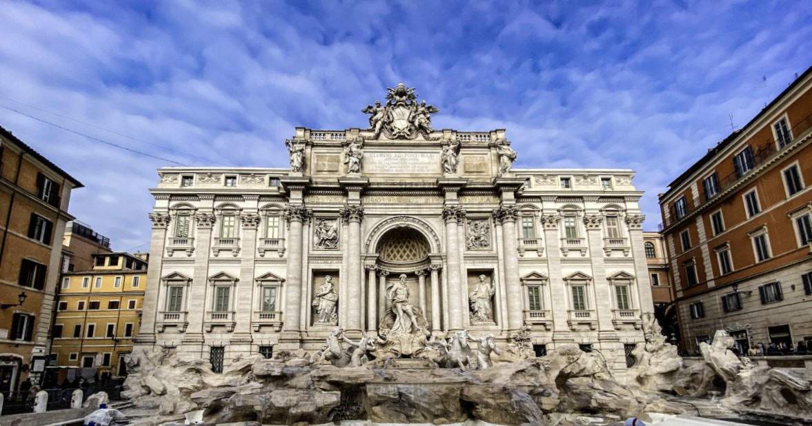 Riapre la Fontana di Trevi, ma l’accesso sarà consentito solo a 400 persone per volta