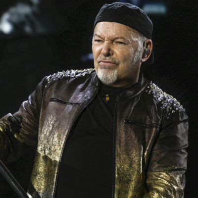 Copertina di Vasco Rossi: “Voglio una festa diversa per oltre 500mila persone e che duri più di una notte. Stiamo cercando il locale”. I fan sognano le 10 date allo Stadio di San Siro nel 2027 (e i conti tornano)