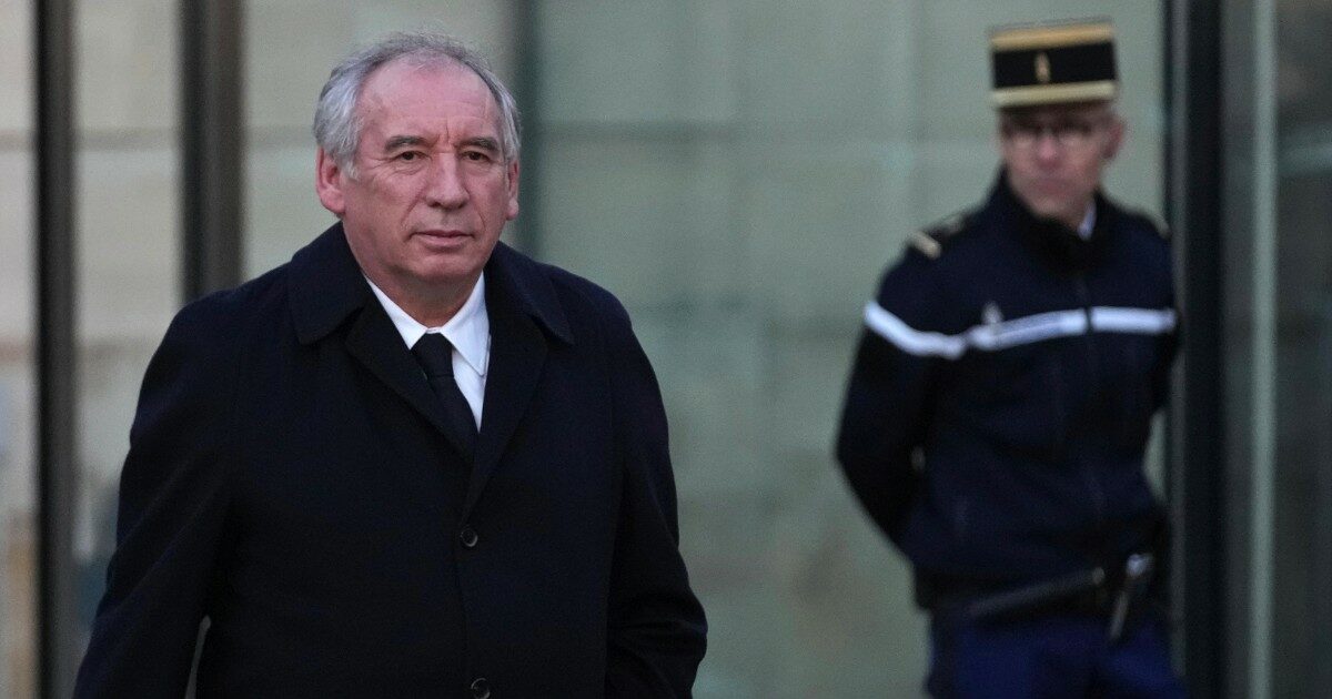 Francia, ecco il governo dei ‘riciclati’ di François Bayrou: dagli ex premier Valls e Borne fino a Darmanin