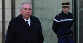 Copertina di Francia, ecco il governo dei ‘riciclati’ di Bayrou: dagli ex premier Valls e Borne fino a Darmanin. Socialisti: “È una provocazione”