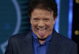 Copertina di Massimo Ranieri: “Fedez mi è sembrato un po’ tirato, non so che gli succeda. I giovani di oggi? Spavaldi, non provano le emozioni che provavamo noi”