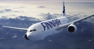 Copertina di Volo Finnair Helsinki-Roma torna indietro un’ora e mezza dopo il decollo: crepa sul finestrino della cabina di pilotaggio