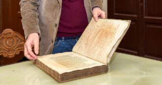 Copertina di Negli ultimi anni si assiste alla riscrittura della Storia: siamo di fronte a una battaglia cruciale