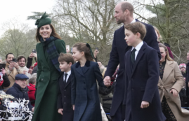 Copertina di Kate Middleton abbraccia una malata di cancro alla messa di Natale: il gesto commovente. E Re Carlo III ringrazia i medici
