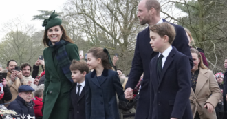 Copertina di Kate Middleton abbraccia una malata di cancro alla messa di Natale: il gesto commovente. E Re Carlo III ringrazia i medici