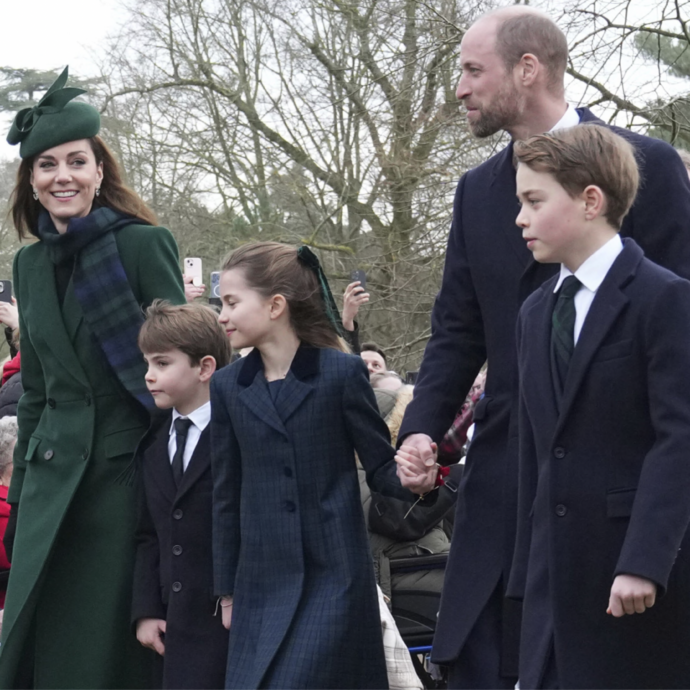 Kate Middleton abbraccia una malata di cancro alla messa di Natale: il gesto commovente. E Re Carlo III ringrazia i medici