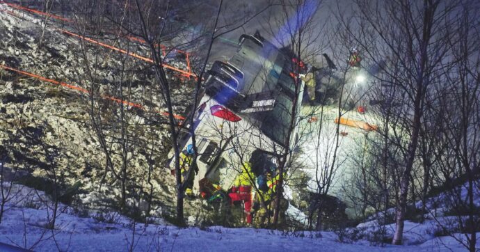 Norvegia, un autobus di linea precipita in acqua: tre vittime