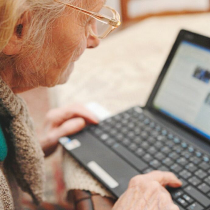 “Come sono arrivata a 101 anni? Testa positiva e leggera, mi muovo ogni giorno, ho cura di me e ricevo tanti sorrisi da chi mi ama”: Natalie Groeger  svela il suo segreto