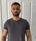 Copertina di “Mi svegliavo di notte tutto sudato, pensavo fosse colpa del caldo invece era un tumore con metastasi”: la storia del 25enne Dilan Patel