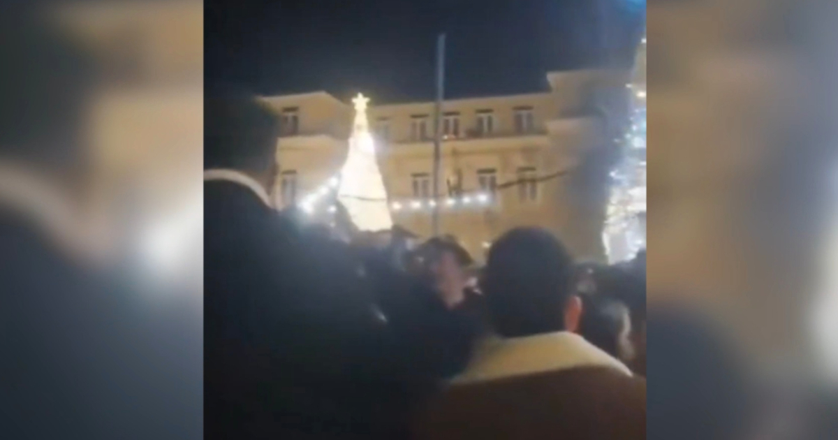 Saluto romano e “Faccetta nera” in piazza a Lauria la notte di Natale, la denuncia: “Non è goliardia ma apologia di fascismo”