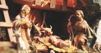 Copertina di È latitante e si nasconde tra i pastorelli del presepe in piazza: arrestato a Galatone