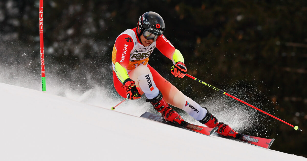 Sci, altro incidente a Bormio: lo svizzero Caviezel cade in Super g, portato via in elicottero