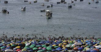 Copertina di Onde anomale alte fino a 4 metri lungo la costa del Perù: sconsigliato ai turisti passare il Capodanno in spiaggia